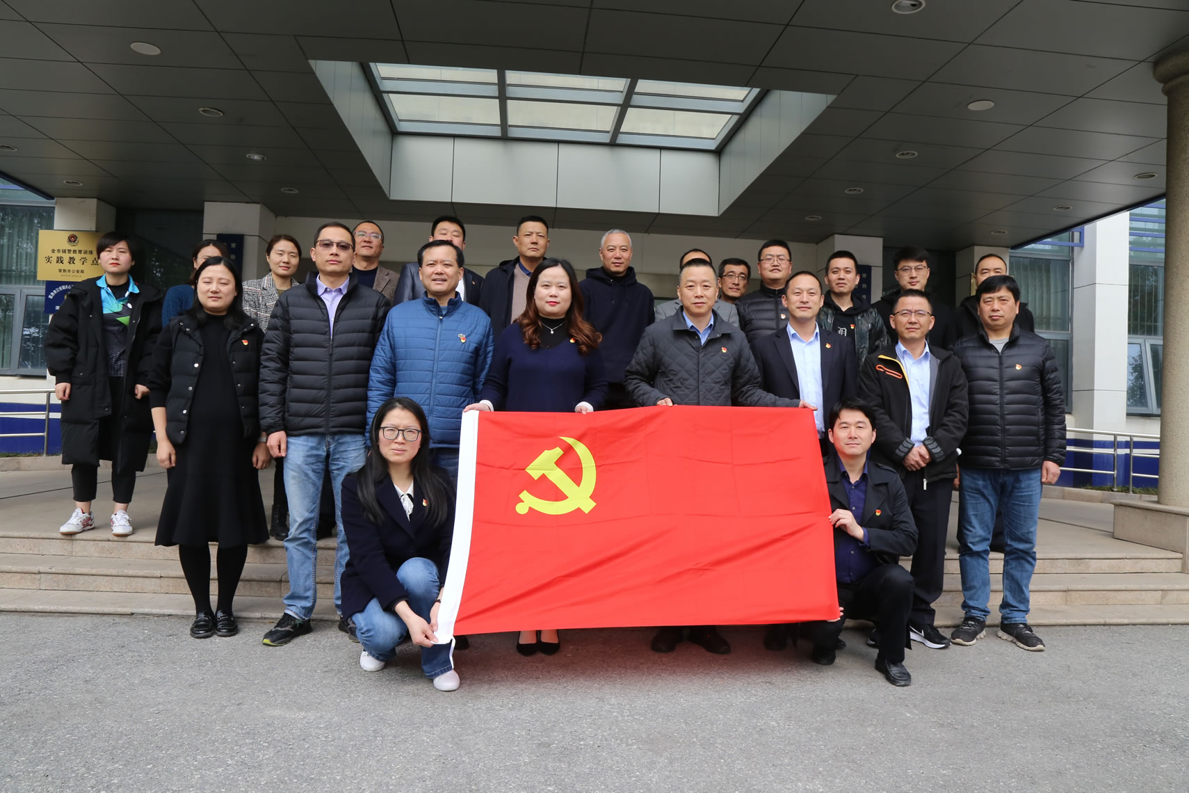 2021年3月，兴华港党支部与滨江派出所党支部开展支部共建活动